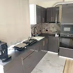 самостоятелен Emili Sapareva Banya