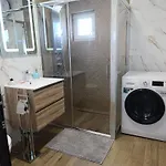 самостоятелен Emili Sapareva Banya