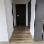 самостоятелен Emili *