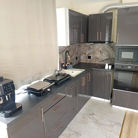 самостоятелен Emili ספרבה בניה