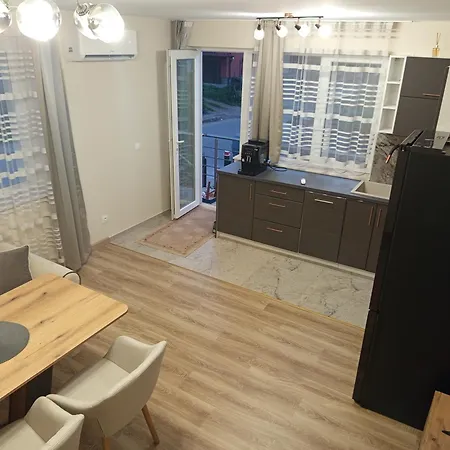 самостоятелен Emili * ספרבה בניה